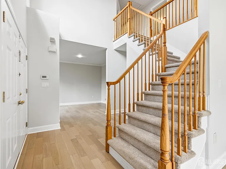 33 Melbloum Ln — Photo 2