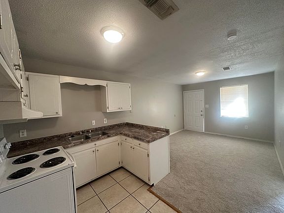 5th image of 101 Lexington Dr