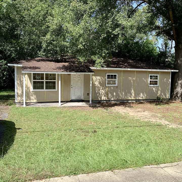 1st image of 825 Crestwood Ter