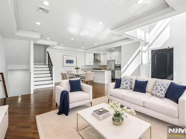 6 Marquis Court, Edgewater, NJ 07020