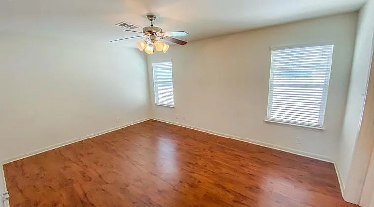 915 Alamo Plaza Dr — Photo 6