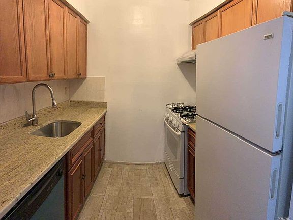 4th image of 13411 Dahlia Ave APT 3C