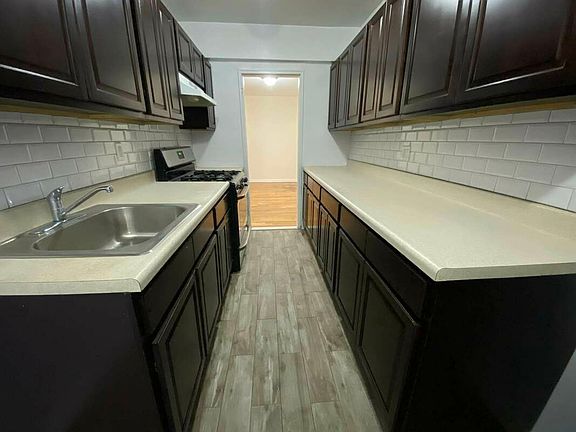3rd image of 140-55 Burden Cres #4AA