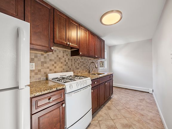 5th image of 2130 Mackay Ave Floor 2