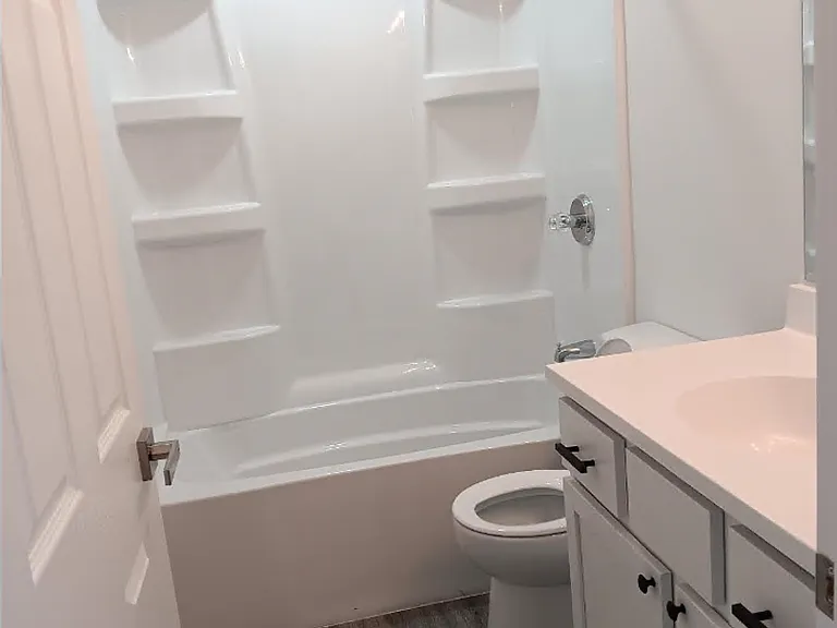 305 Grant Ct — Photo 3
