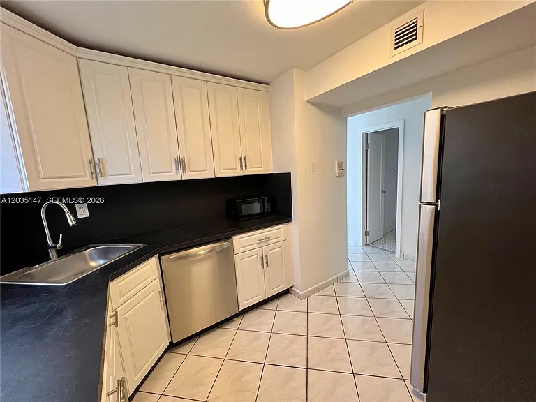 821 Euclid Ave #304 — Photo 16