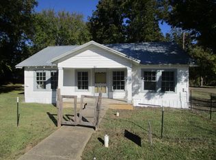 801 W Pierce St, Clarksville, TX 75426
