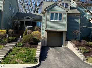 4803 Manor Dr, Peekskill, NY 10566