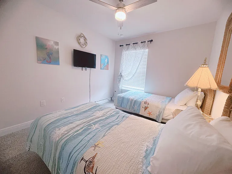 Two twins beds , Internet connected, smart TV, and drawers and ceiling fan.