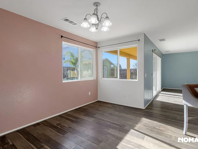 530 Hall St — Photo 10