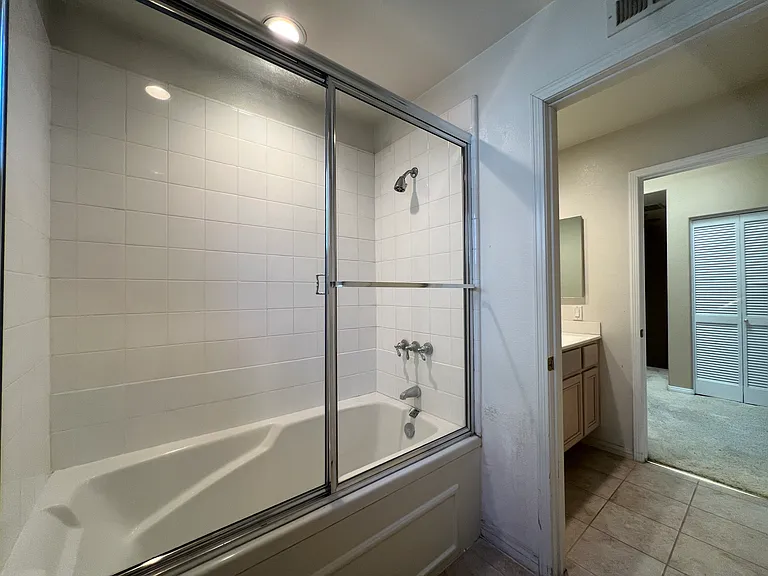 2433 Oneida St #1 — Photo 28