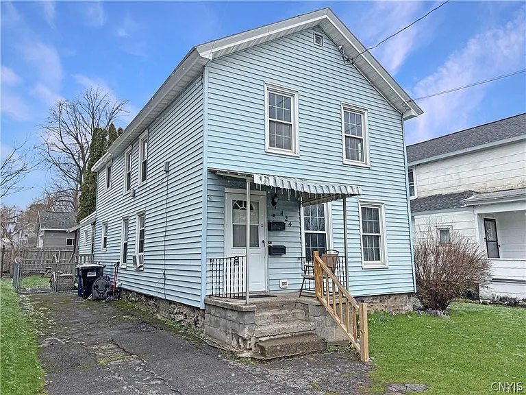 424 Ulster St — Photo 2