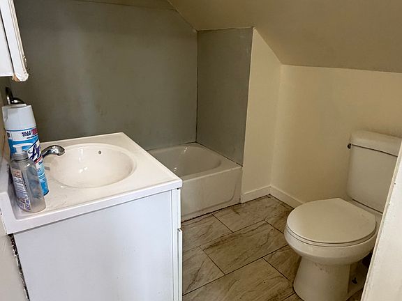 4th image of 1035 Morris St #3