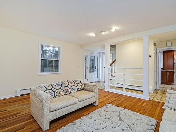 5th image of 50 Orchard Dr