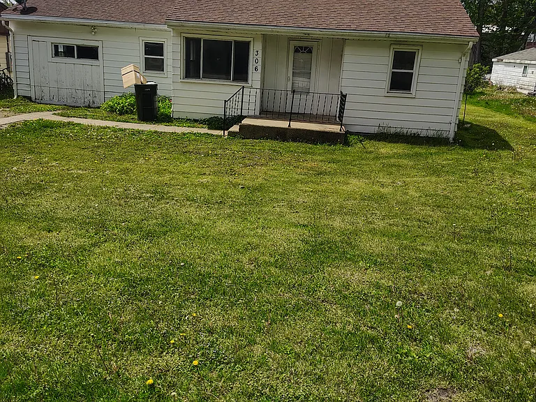 306 Birch Ave #306 — Photo 1