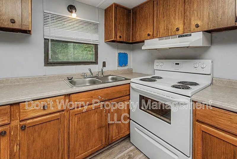 2 bed, 1.0 bath, 700 sqft, $1,100 — Photo 3