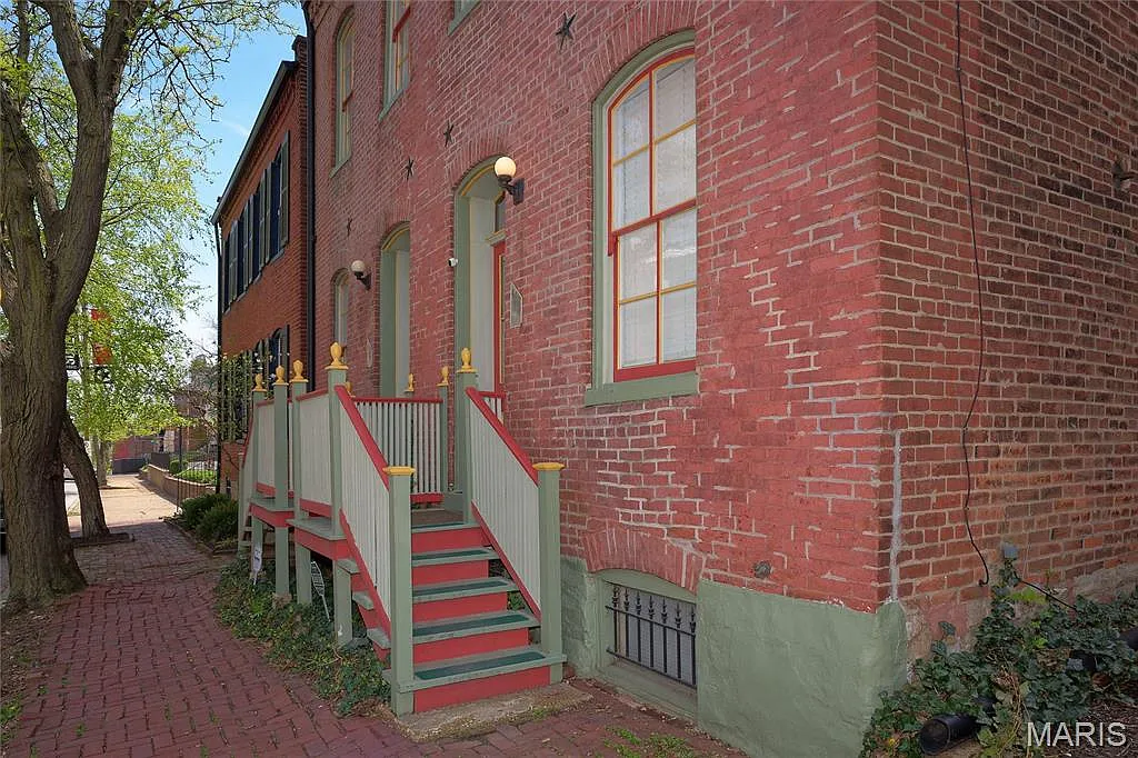 1226 Sidney St photo 1