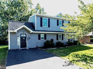 28 Inlet Rd, Levittown, PA 19057