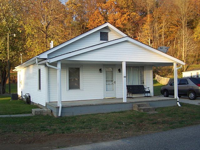 1st image of 105 Cedar St
