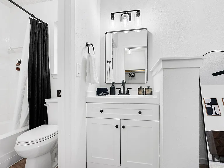 11913 Metric Blvd — Photo 12