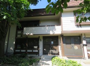 5585 Carmel Dr #6, Hanover Park, IL