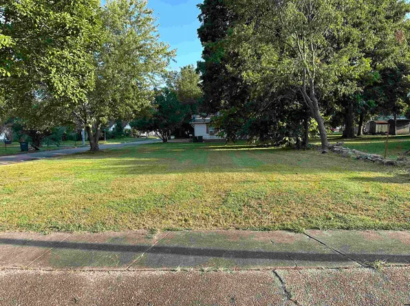 818 S Ury St, Union City, TN 38261