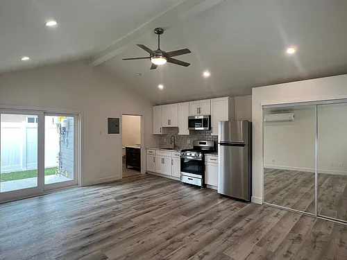 20518 Strathern St #1/2 Photo 1