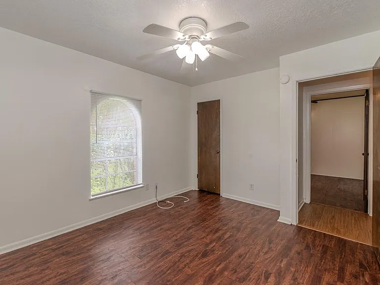 450 Norvell St — Photo 16