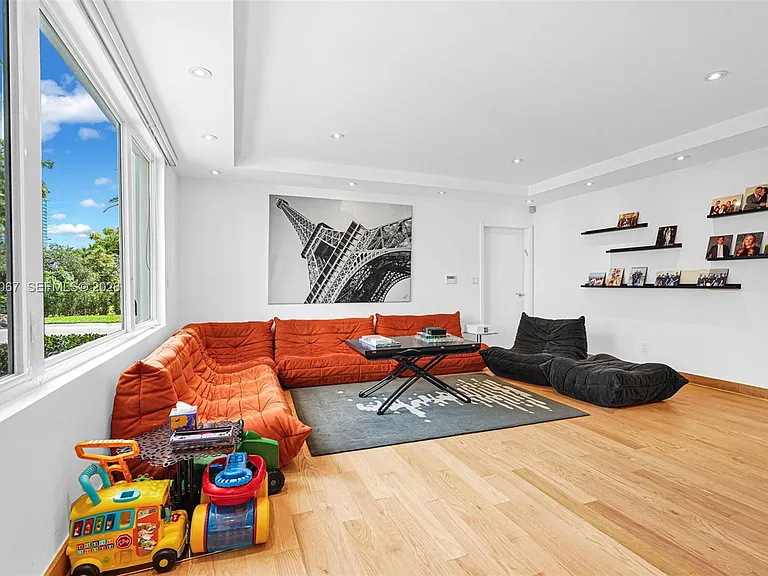 145 Biscay Dr — Photo 12