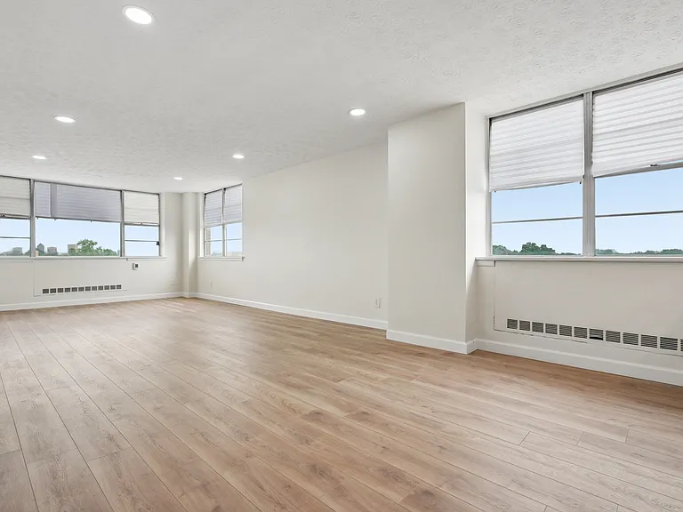 1620 E Broad St #906 — Photo 18