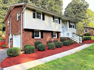 1316 Finger Bridge Rd, Hickory, NC 28602