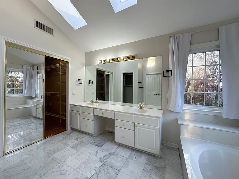 15813 Prestwoods Ln — Photo 22