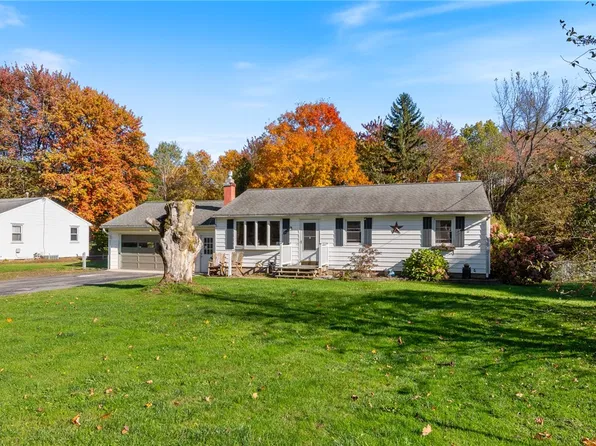 5968 Birchwood Ln, Sodus, NY 14551