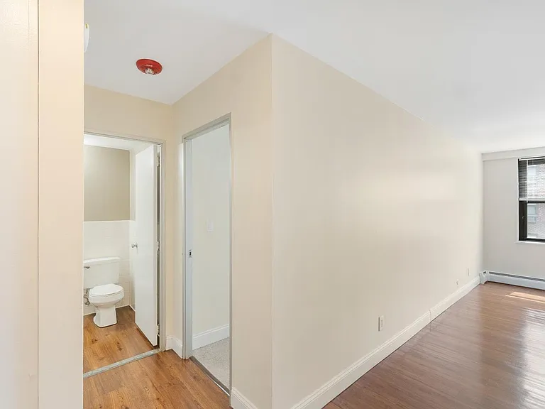 Kent Farm Apartment Homes — Photo 9
