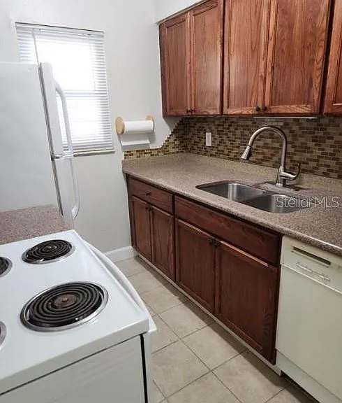 817 Sky Lake Cir #A — Photo 4