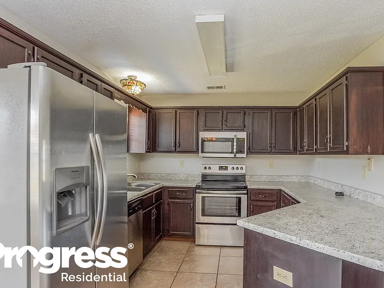 1862 Towson Ln — Photo 8