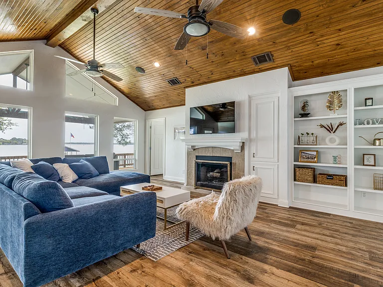 127 Jeffrey Cir — Photo 4