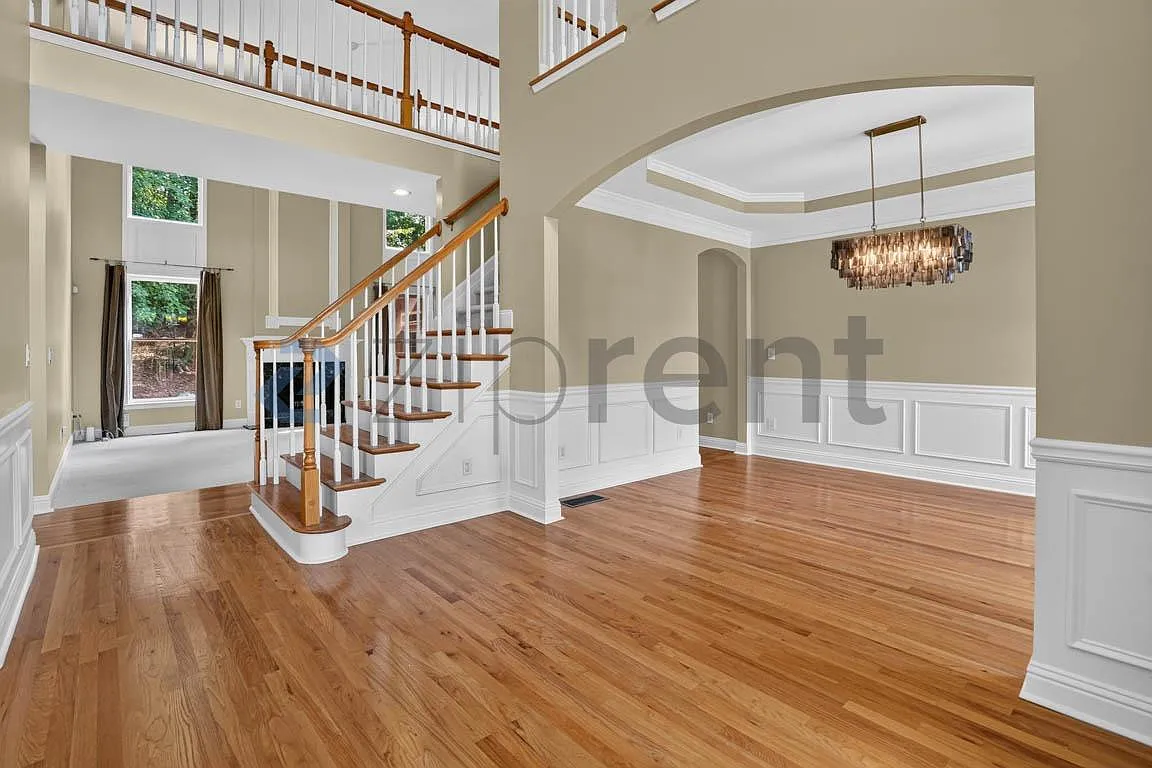 4 bed, 4500 sqft, $4,000 — Photo 2