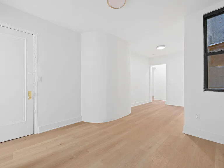 313 W 47th St #4E — Photo 5
