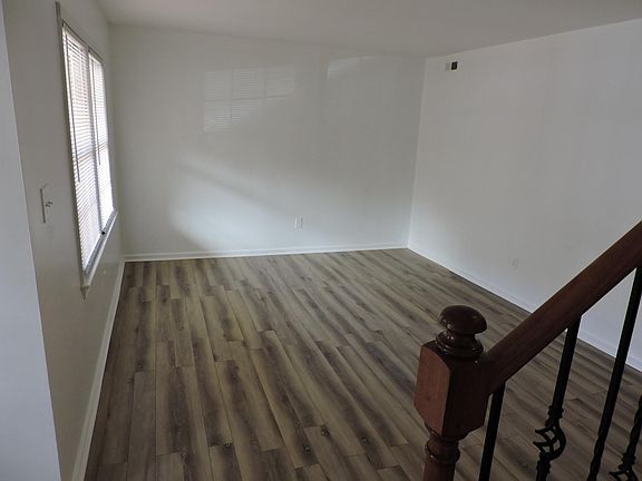 2nd image of 405 Hustings Ln Unit D