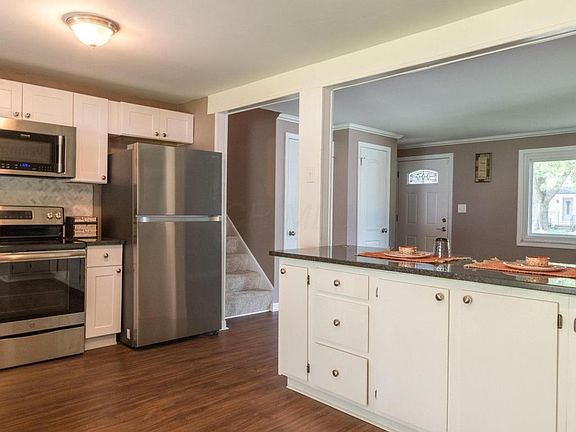 2nd image of 3492 Manila Dr
