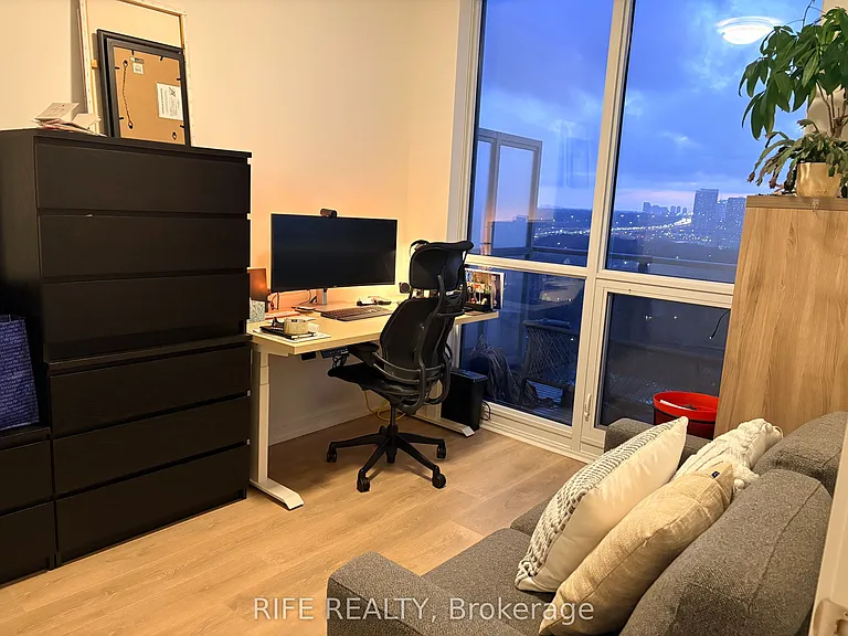 36 Manor Rd E #710 — Photo 5