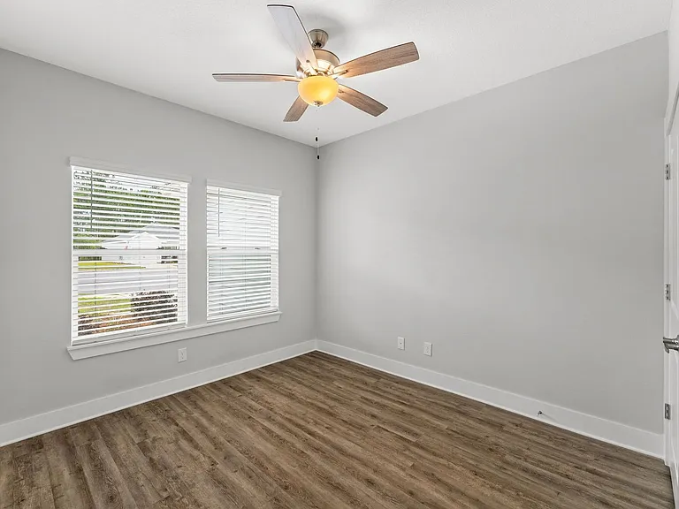 170 Bradford Ct — Photo 7