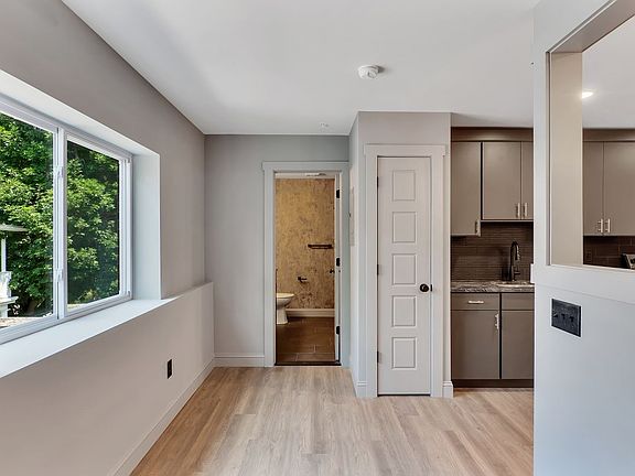 4th image of 36 Pawling Ave #203
