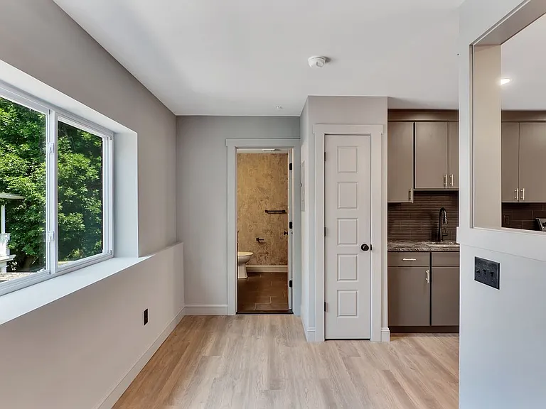 36 Pawling Ave #203 — Photo 4