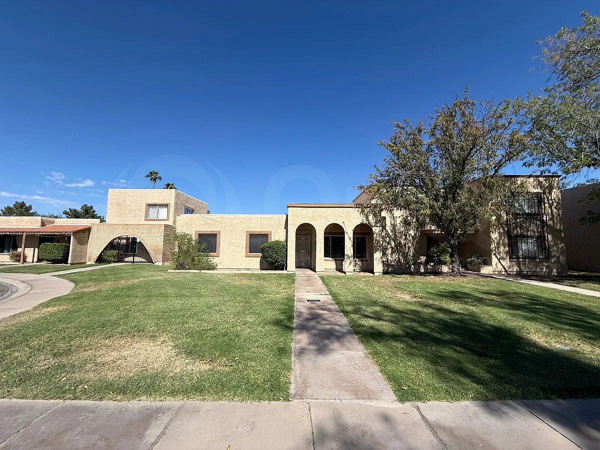 4 bed, 2.0 bath, 1708 sqft, $2,400 — Photo 1