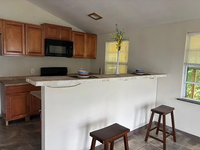 1564 Railroad Ave — Photo 6