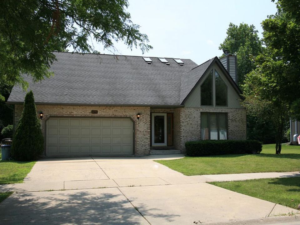 1st image of 240 Windsor Ave