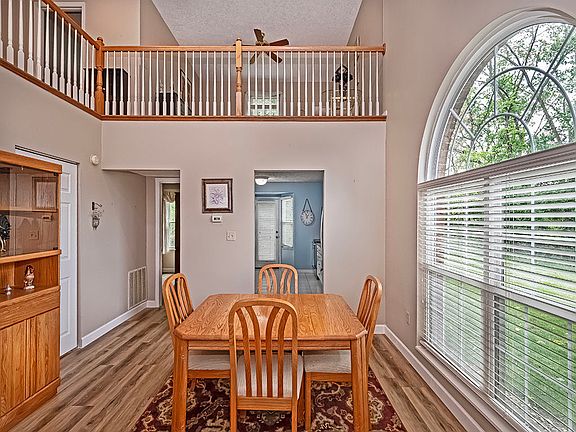 4th image of 7036 Clubview Dr