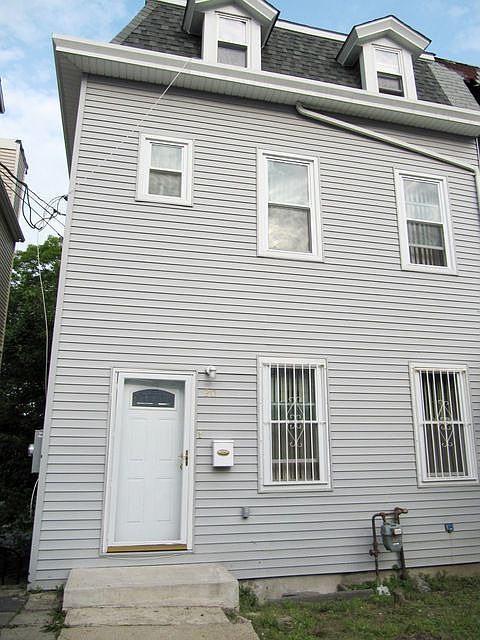 1st image of 20 Vineyard Ave